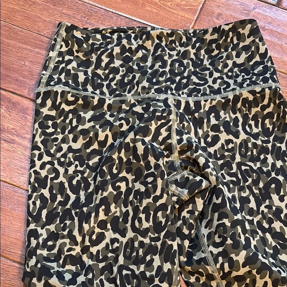Victoria’s Secret pink camo print ultimate leggings sz sm - Picture 2 of 4